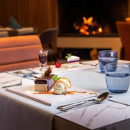 Four Points By Sheraton Готель Бансько